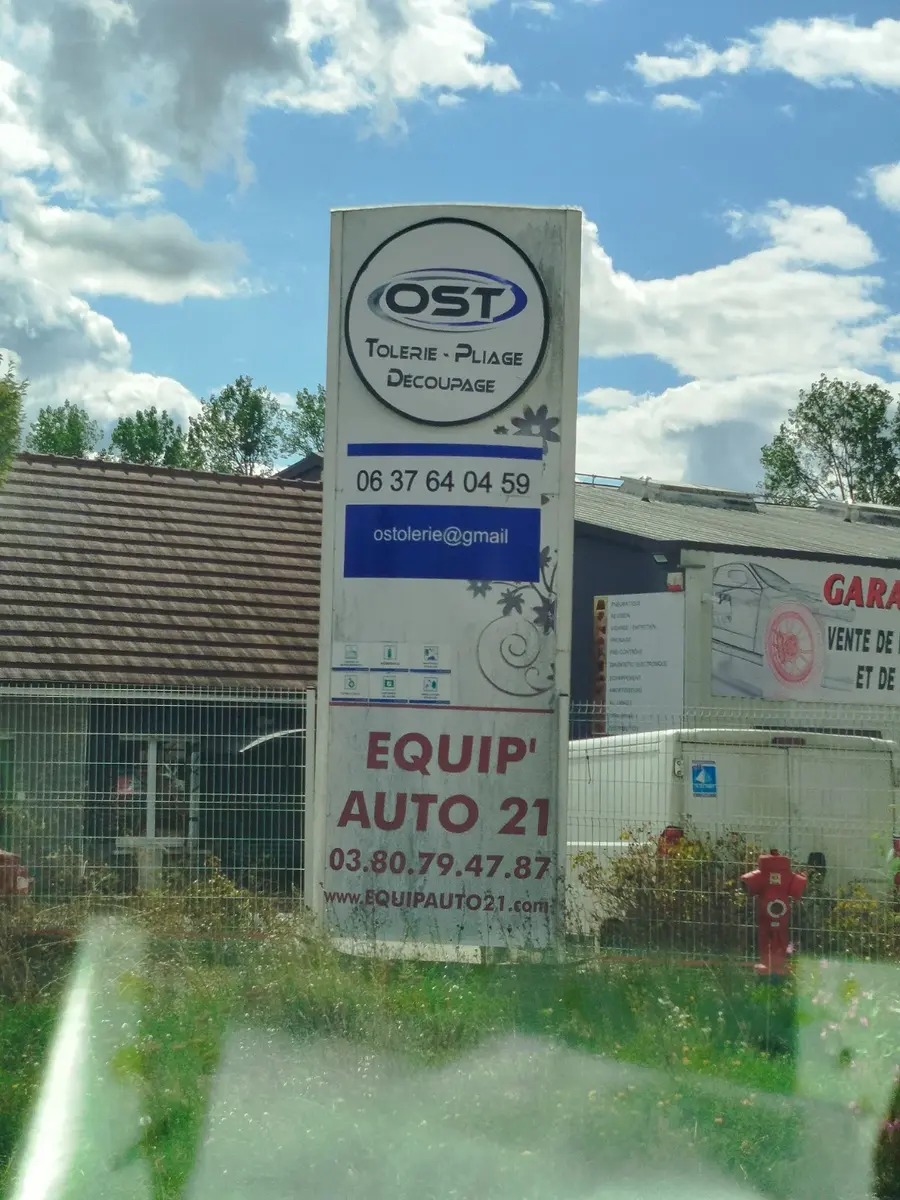 Enseigne et façade de l'atelier Equip'Auto 21 à Saint-Usage en Côte-d'Or